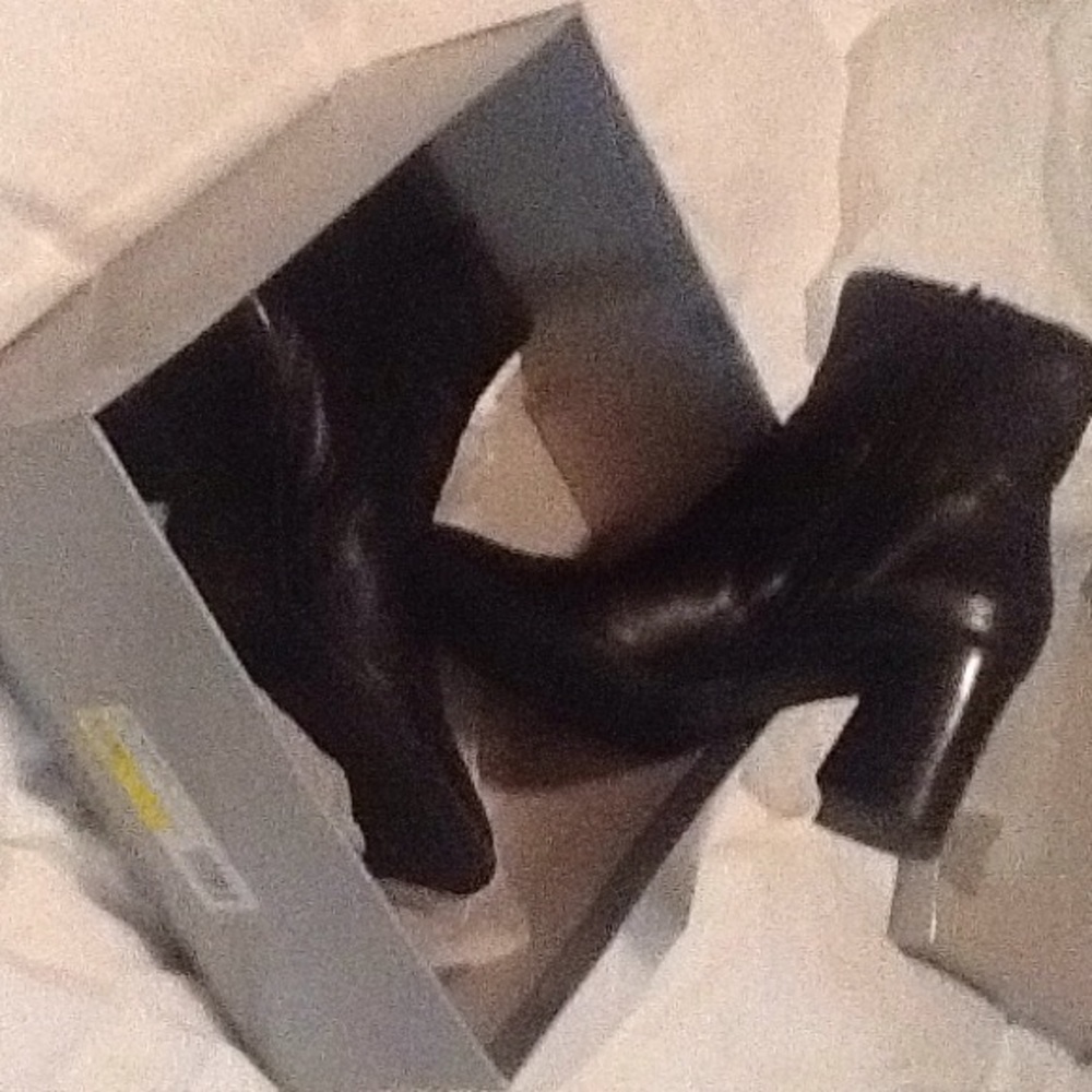 Boots - Picture 3 of 4